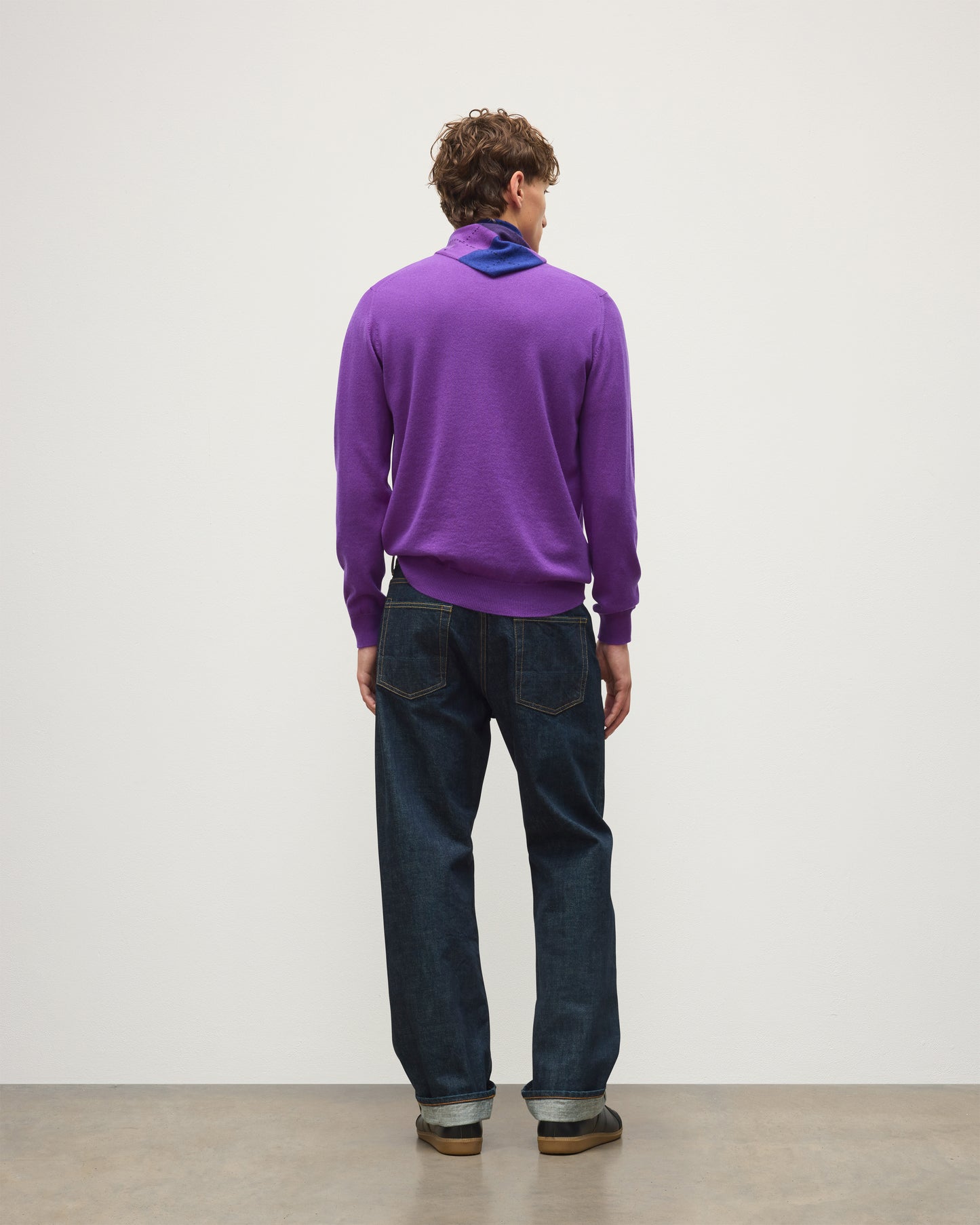 JOHNSTONS OF ELGIN REUBEN CREW CASHMERE CREW NECK SWEATER - 2 PLY PURPLE 100% CASHMERE KAP06051SD5371