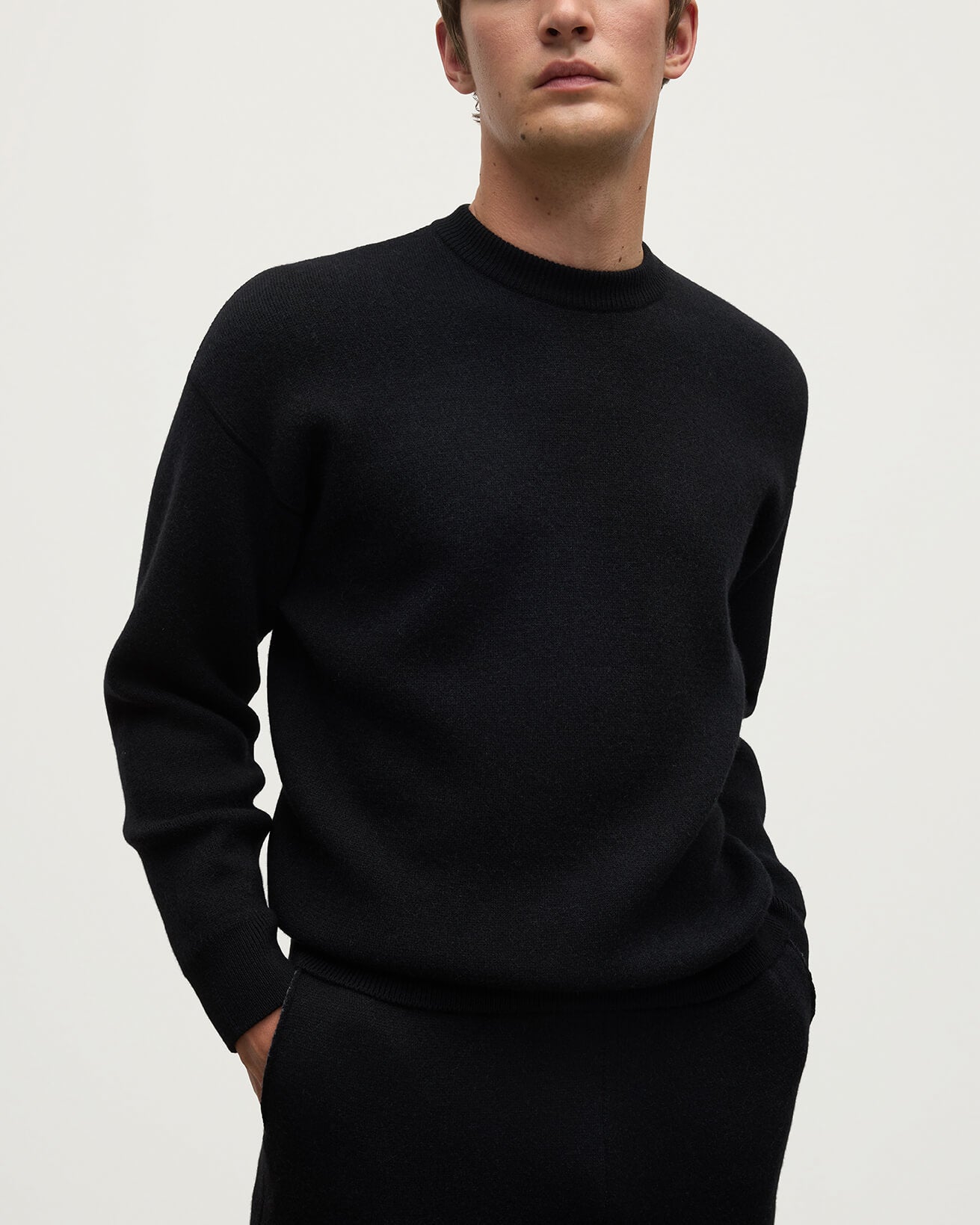 Johnstons of Elgin AW25 Men's Knitwear Iron & Black Double Faced Black Sweatshirt KBA01008Q25336