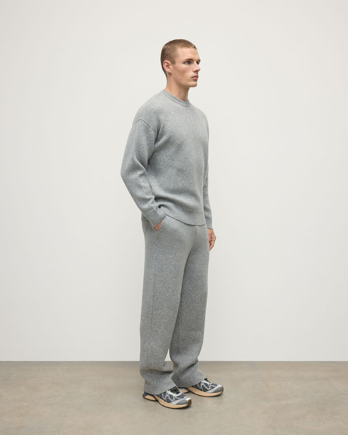 Johnstons of Elgin AW25 Men's Knitwear Light Grey & White Double Face Grey Tapered Joggers KBA01024Q25324