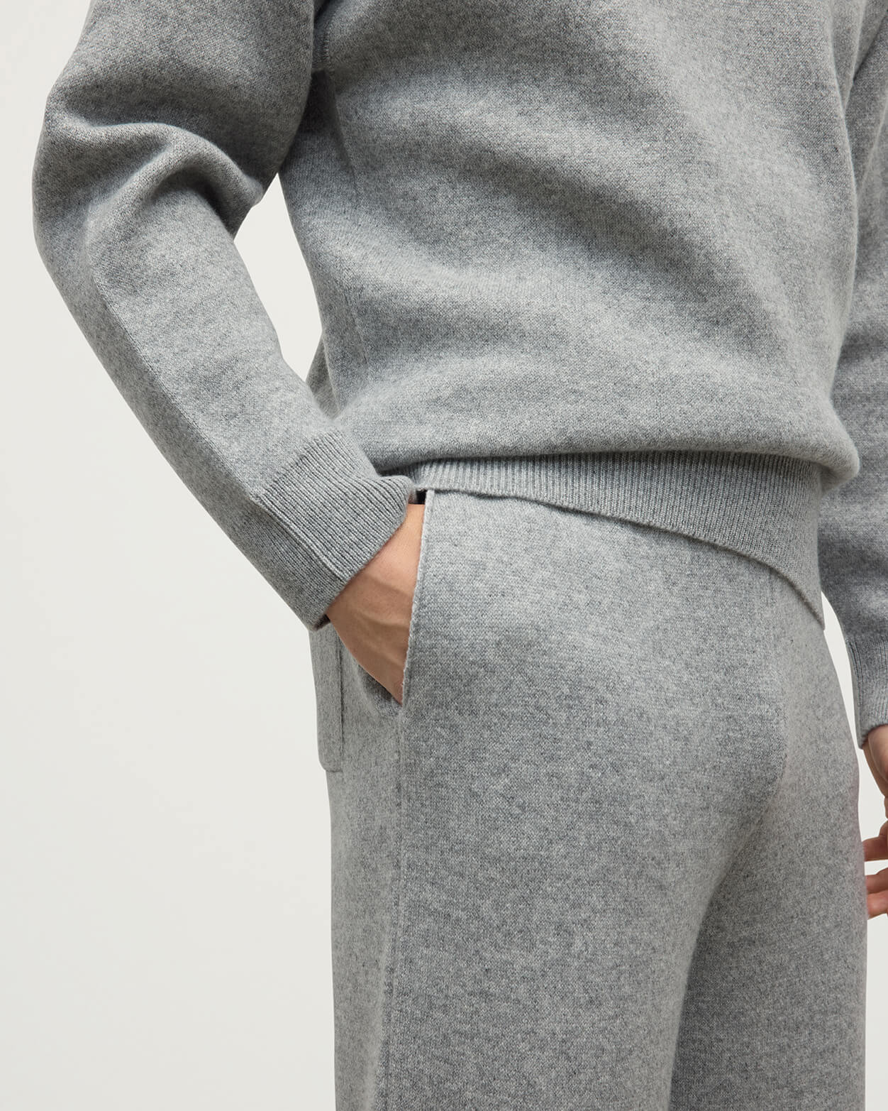 Johnstons of Elgin AW25 Men's Knitwear Light Grey & White Double Face Grey Tapered Joggers KBA01024Q25324