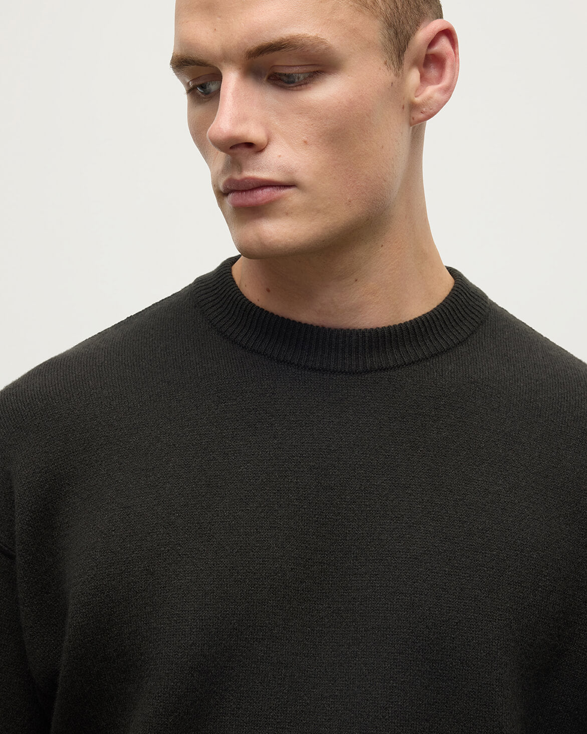 Johnstons of Elgin AW25 Men's Knitwear Black & Mid Grey Double Faced Grey Sweatshirt KBA01008Q25323