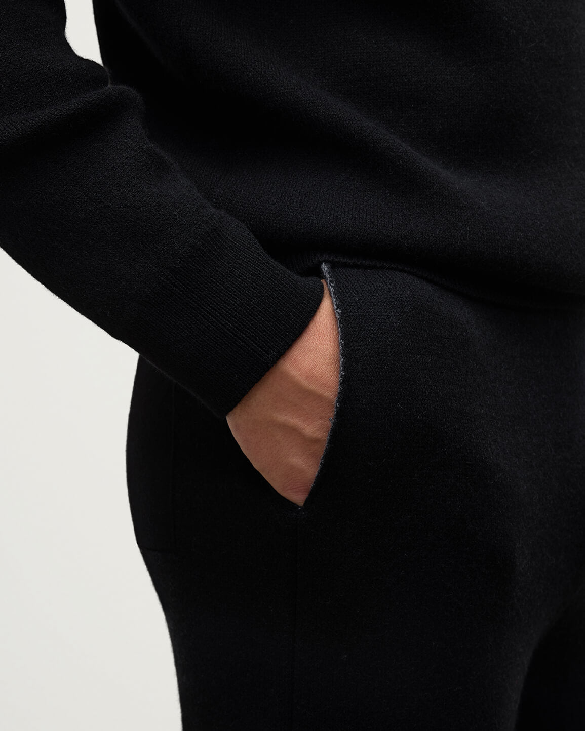 Johnstons of Elgin AW25 Men's Knitwear Iron & Black Double Face Tapered Joggers KBA01024Q25323