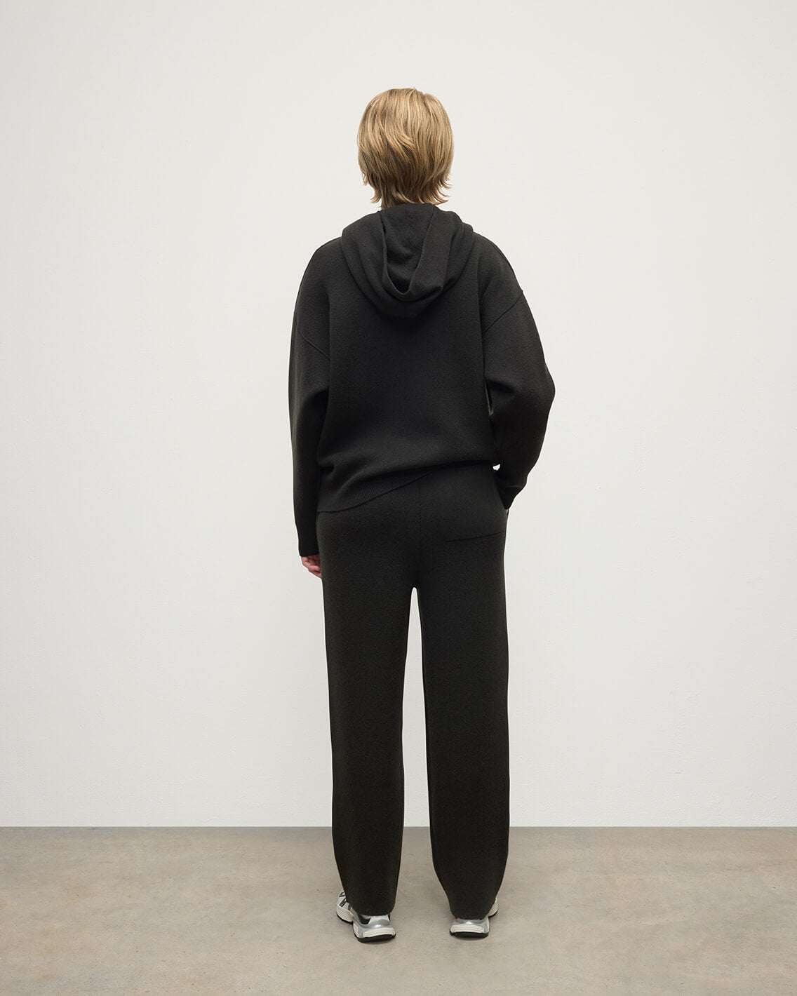 Model wears Johnstons of Elgin AW25 Women's Knitwear Iron & Black Double-Face Black Cashmere Joggers Back KBA01036Q25336