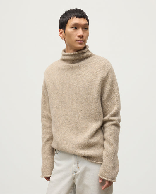 MALE MODEL WEARING JOHNSTOS OF ELGIN KESTER FUNNEL NECK SWEATER NATURAL 100% CASHMERE KBB01067HB4453