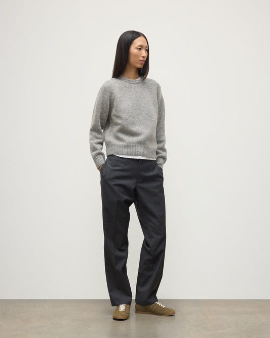 MODEL WEARS JOHNSTONS OF ELGIN WOMENS BAY CREW SWEATER BLUE 78% CASHMERE 22% COTTON KBB01068HD4499