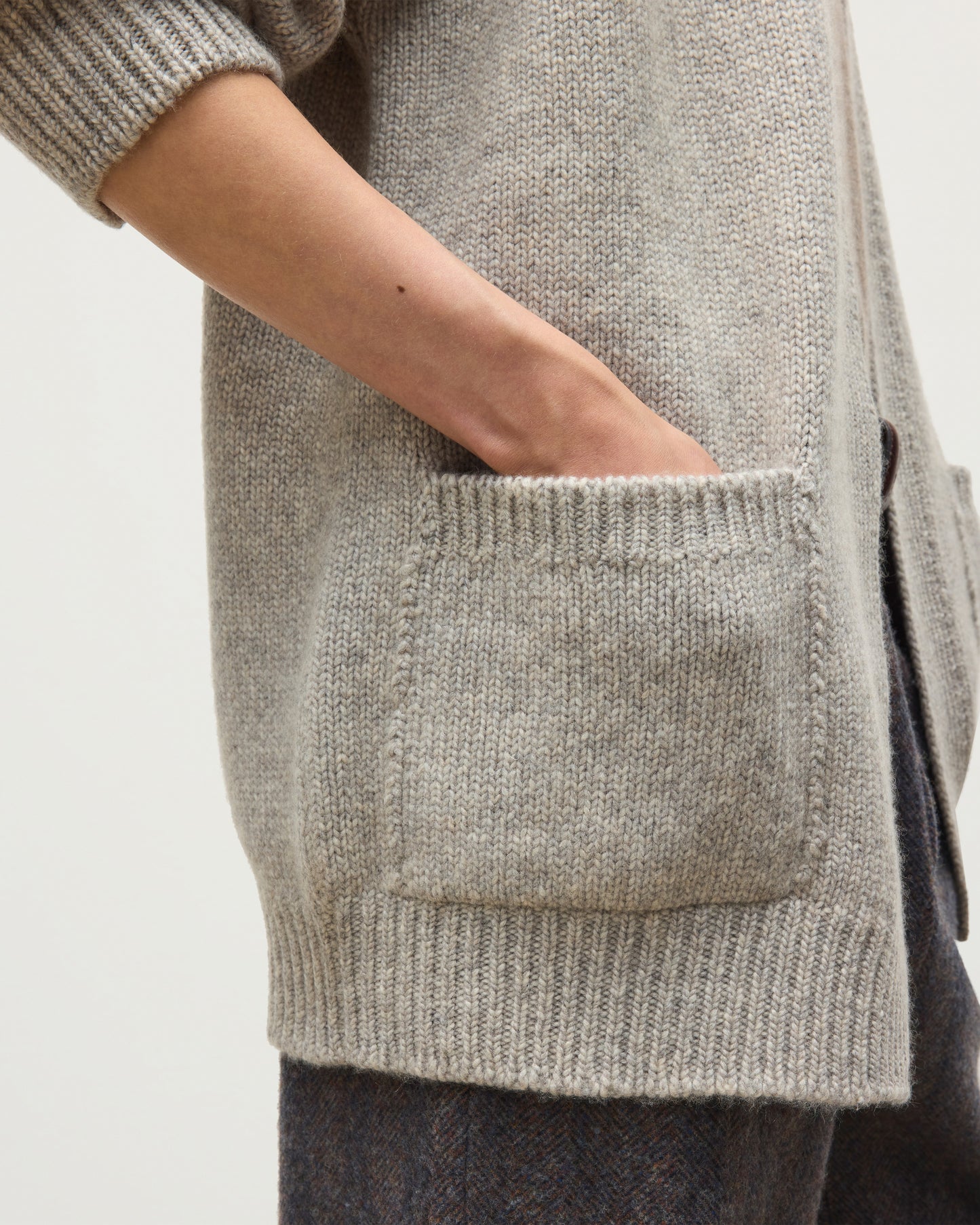 JOHNSTONS OF ELGIN BAY SLOUCH CARDIGAN MARBLED CASHMERE SLOUCH CARDIGAN WITH POCKETS GREY 78% CASHMERE, 22% COTTON KBB01069HA4273