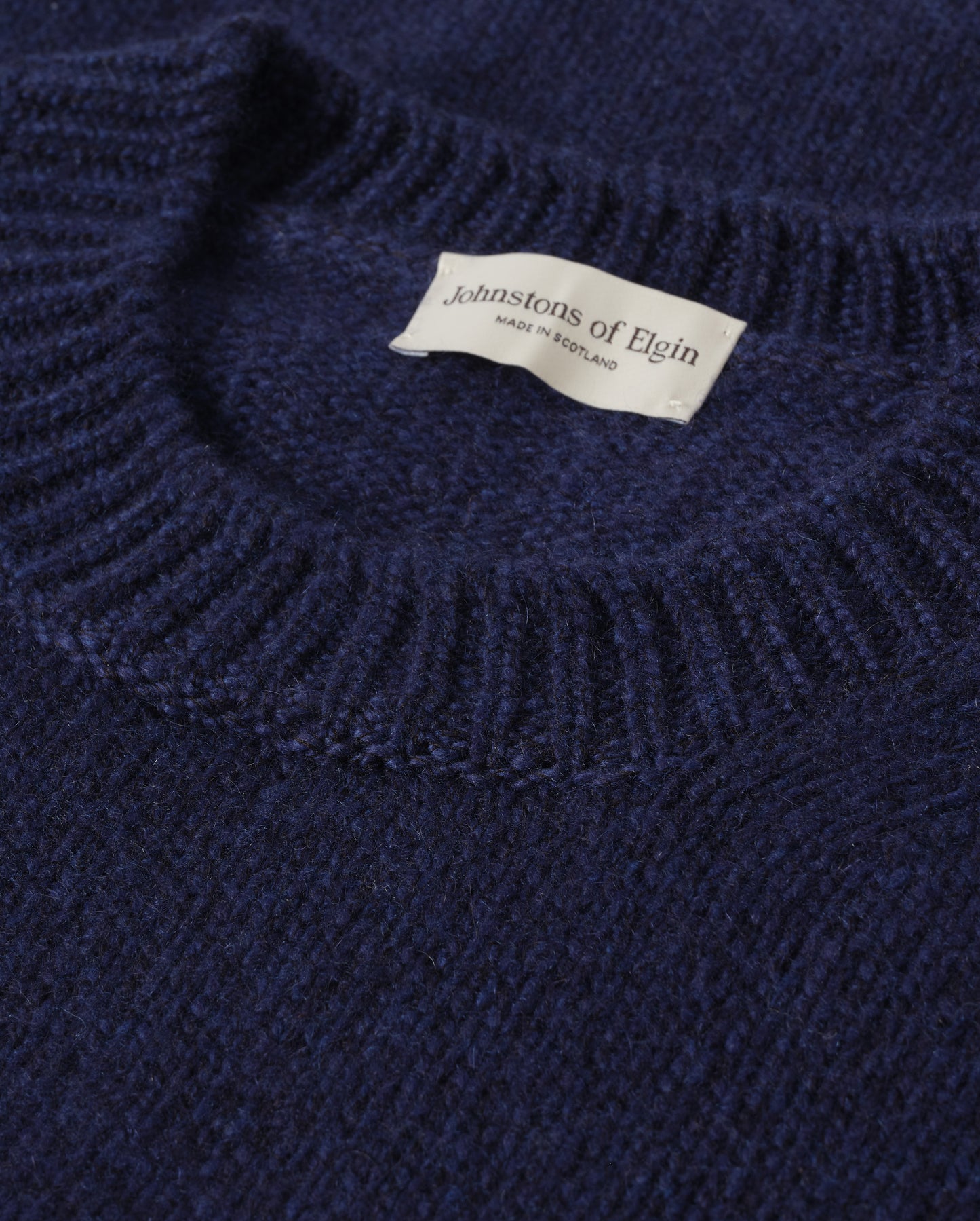 JOHNSTONS OF ELGIN MURCHISON CREW SWEATER MARBLED CASHMERE CREW NECK SWEATER DARK BLUE 78% CASHMERE, 22% COTTON KBB01095HD7361