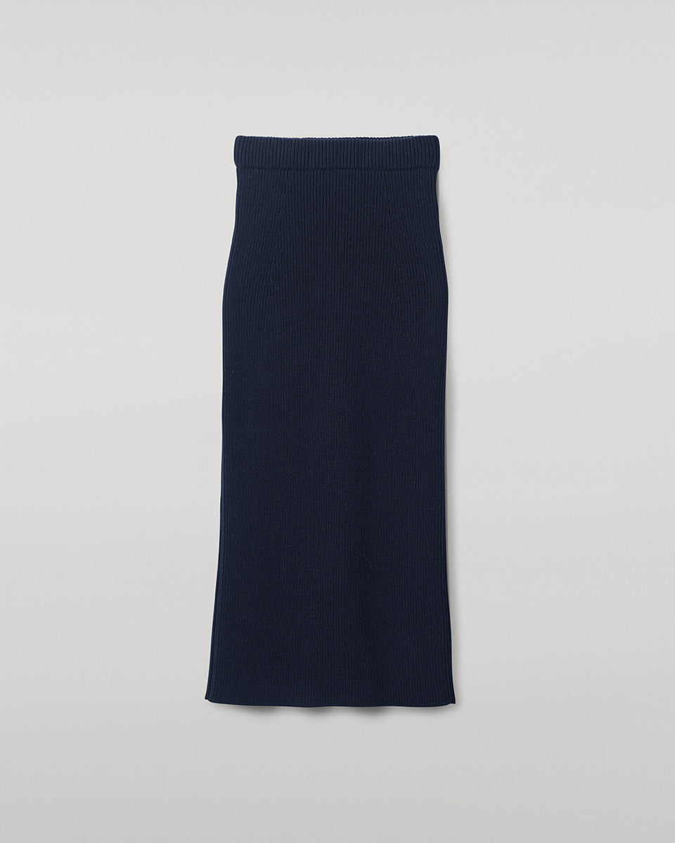 Johnstons of Elgin Women's Cashmere Midi Skirt in Navy KBC01032SD7666