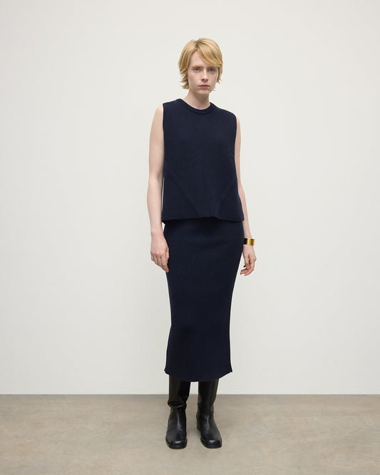 Model wears Johnstons of Elgin Women's Cashmere Midi Skirt in Navy KBC01032SD7666