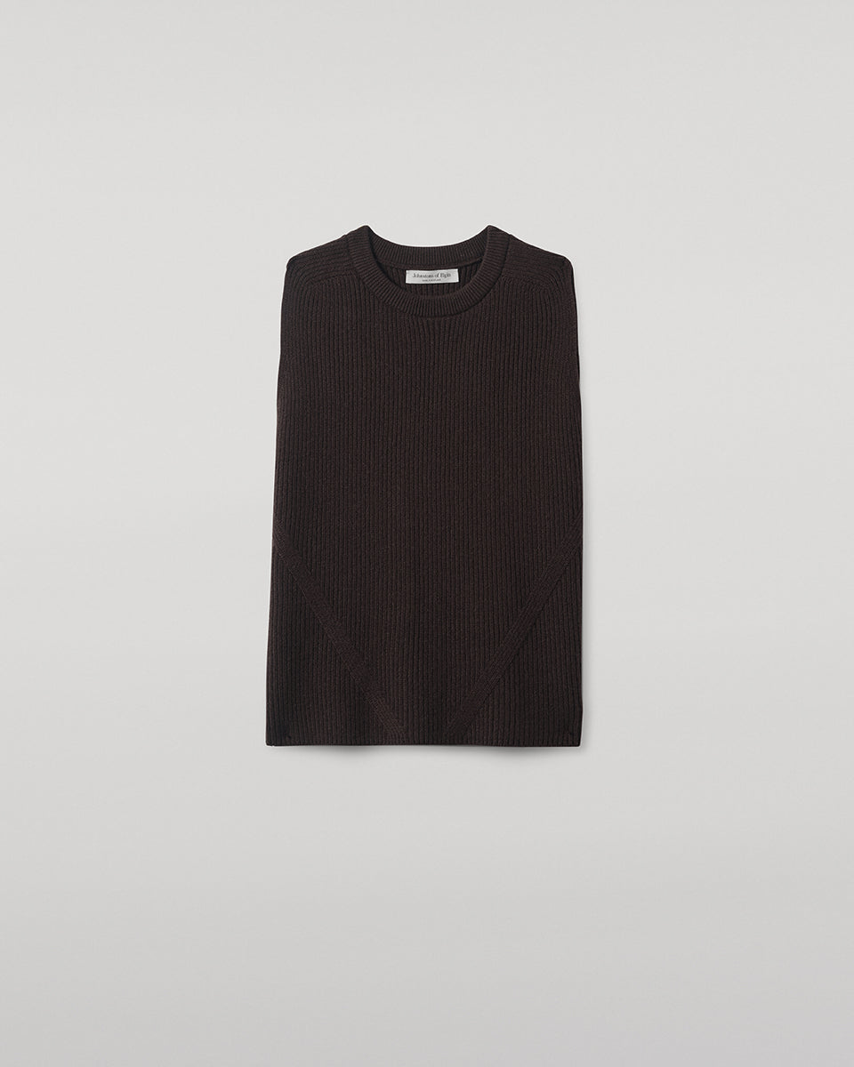 Johnstons of Elgin AW25 Women's Knitwear Molasses Sleeveless Brown Cashmere Tank Top close up KBI01037SB7290