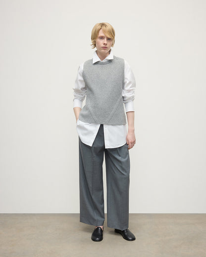 Model wearing Johnstons of Elgin AW25 Women's Knitwear Light Grey Sleeveless Grey Cashmere Tank Top KBI01037HA0308