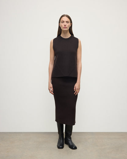 Model wears Johnstons of Elgin AW25 Women's Knitwear Molasses Sleeveless Brown Cashmere Tank Top KBI01037SB7290