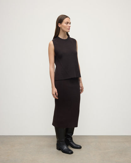 Model wears Johnstons of Elgin AW25 Women's Knitwear Molasses Sleeveless Brown Cashmere Tank Top Side KBI01037SB7290