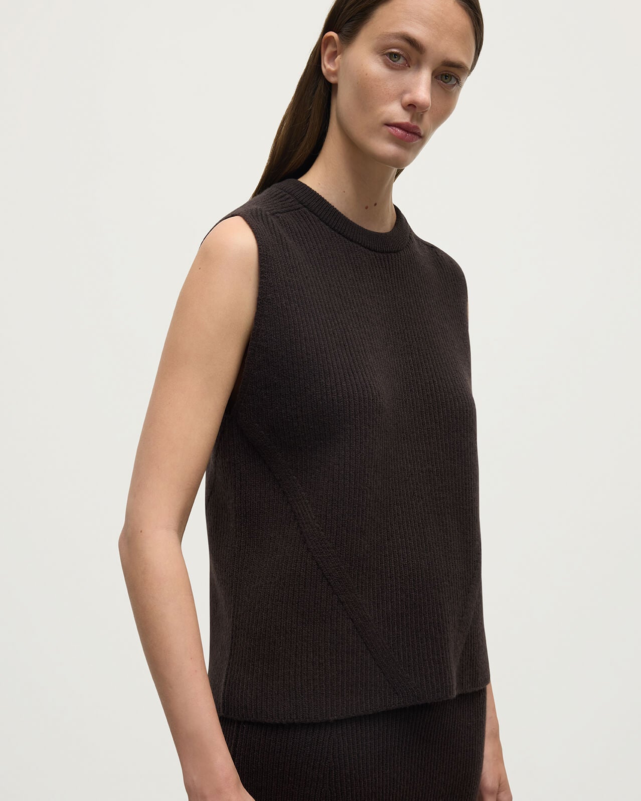 Model wears Johnstons of Elgin AW25 Women's Knitwear Molasses Sleeveless Brown Cashmere Tank Top close up KBI01037SB7290