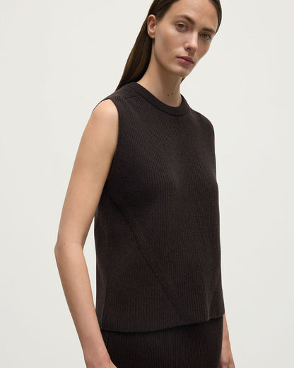 Model wears Johnstons of Elgin AW25 Women's Knitwear Molasses Sleeveless Brown Cashmere Tank Top close up KBI01037SB7290