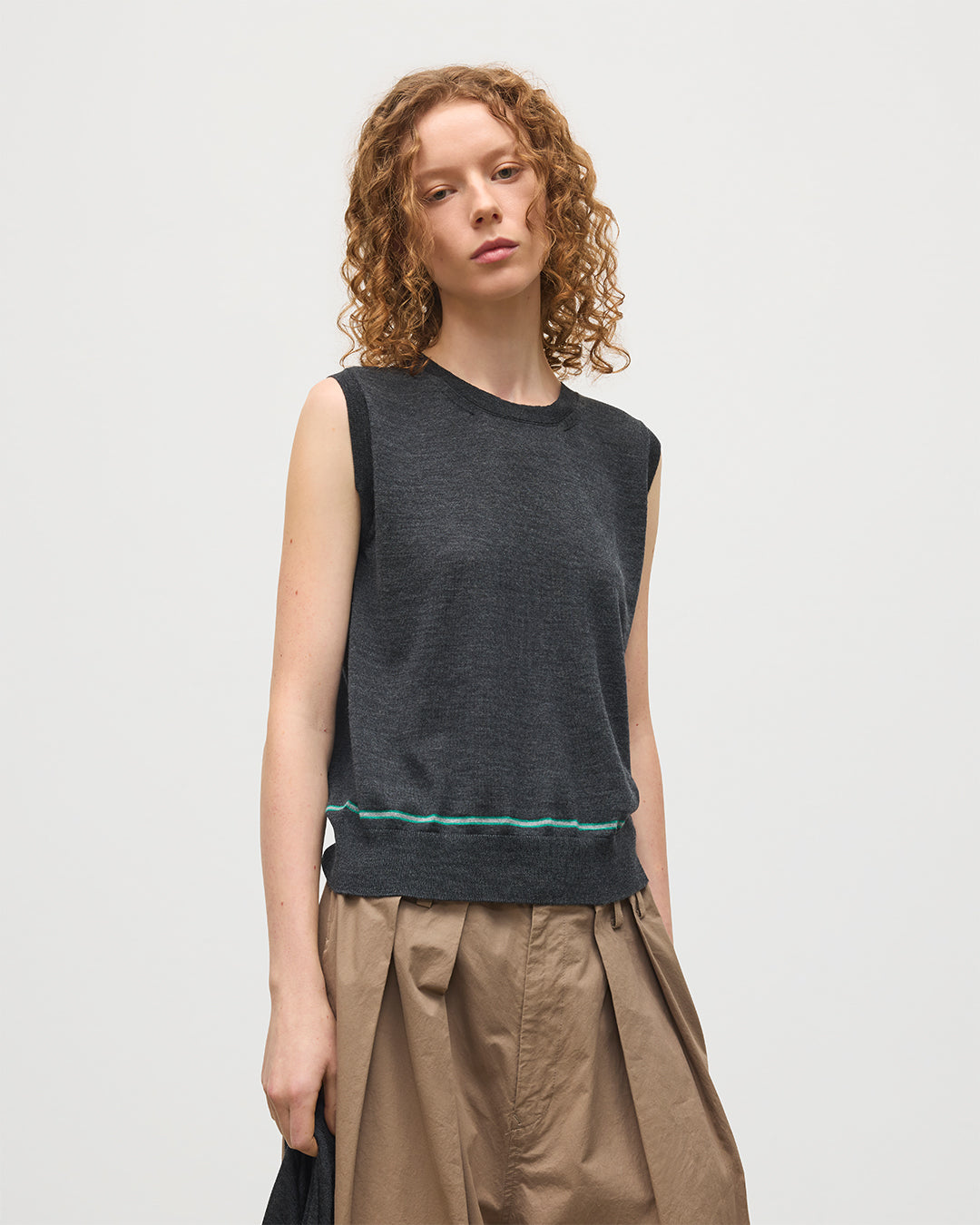 JOHNSTONS OF ELGIN WOMENS BRAE SLEEVELESS CREW GREY 100% MERINO WOOL KBI01064Q25965