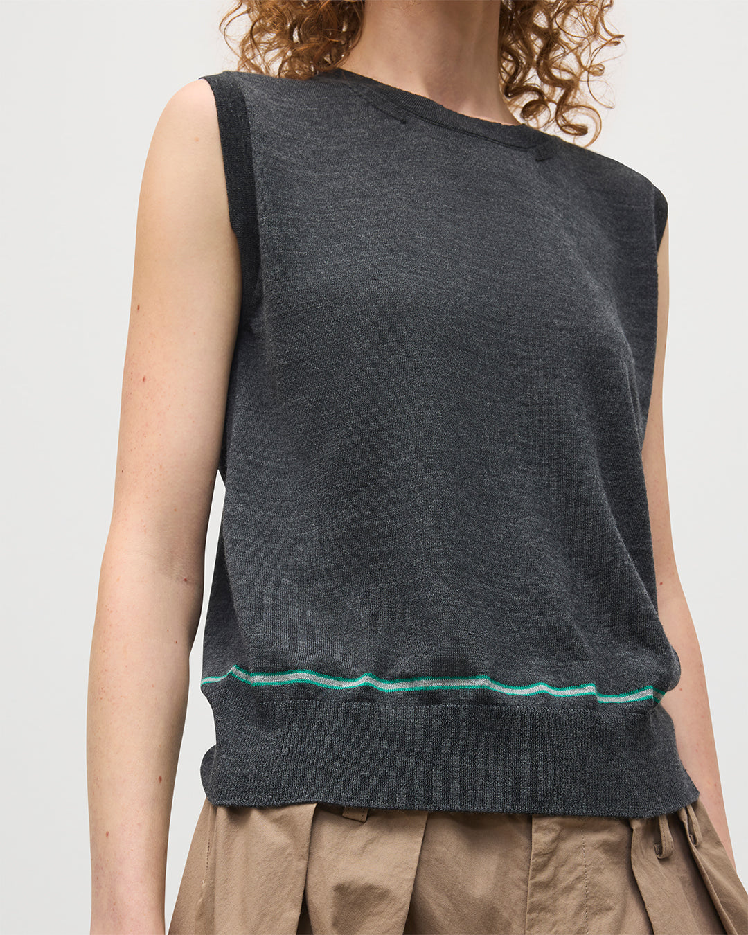 JOHNSTONS OF ELGIN WOMENS BRAE SLEEVELESS CREW GREY 100% MERINO WOOL KBI01064Q25965