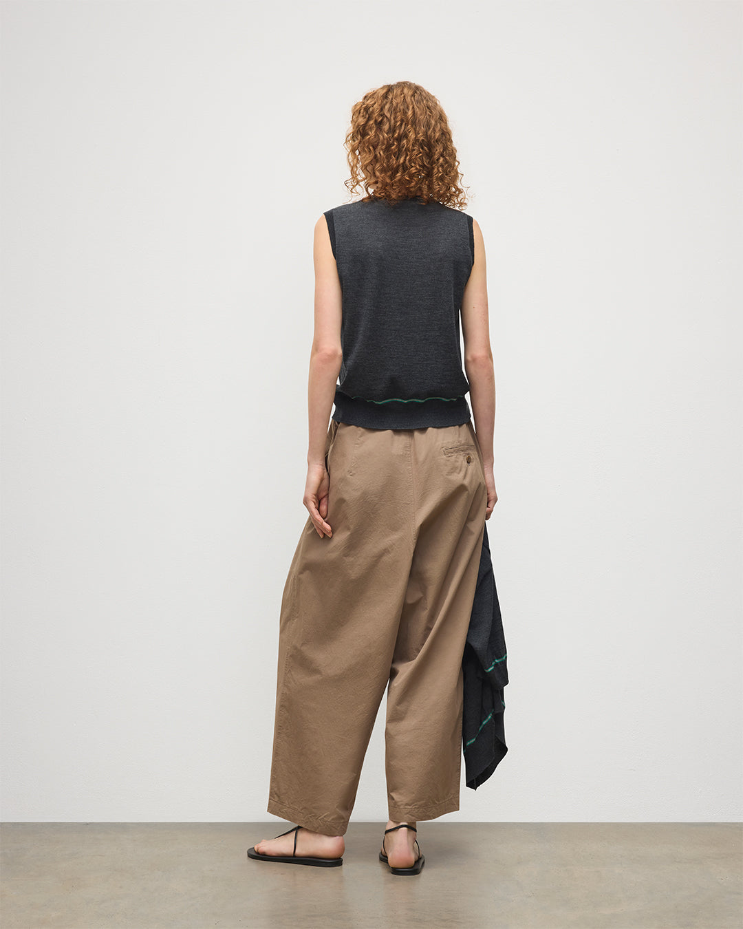 JOHNSTONS OF ELGIN WOMENS BRAE SLEEVELESS CREW GREY 100% MERINO WOOL KBI01064Q25965