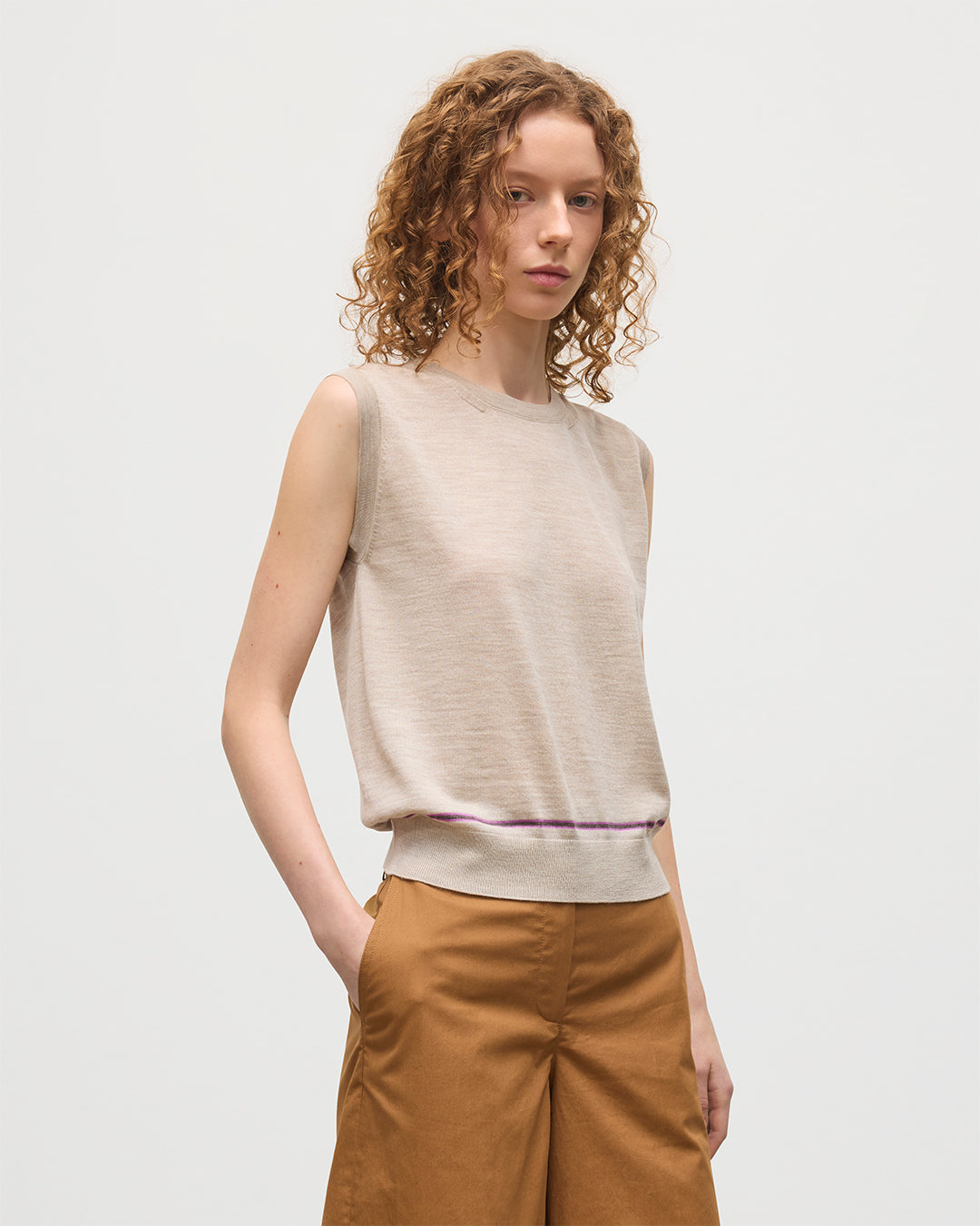 JOHNSTONS OF ELGIN WOMENS BRAE SLEEVELESS CREW NATURAL 100% MERINO WOOL KBI01064Q25967