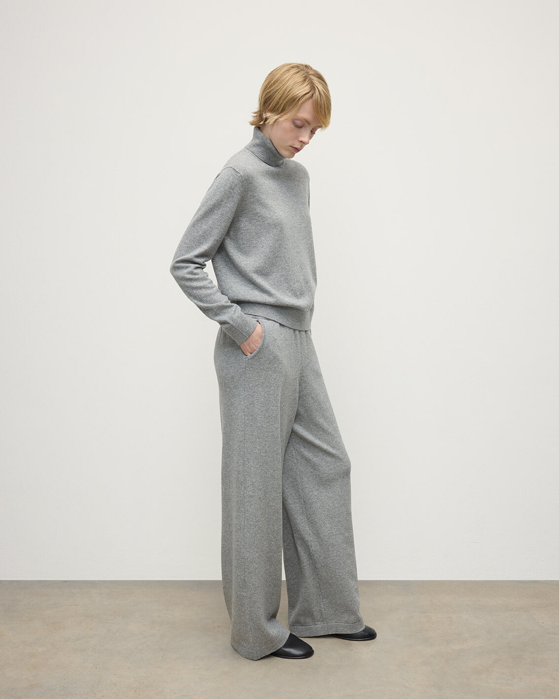 Johnstons of Elgin Women's Knitwear Light Grey Wide Leg Cashmere Trousers KBP00926HA0308