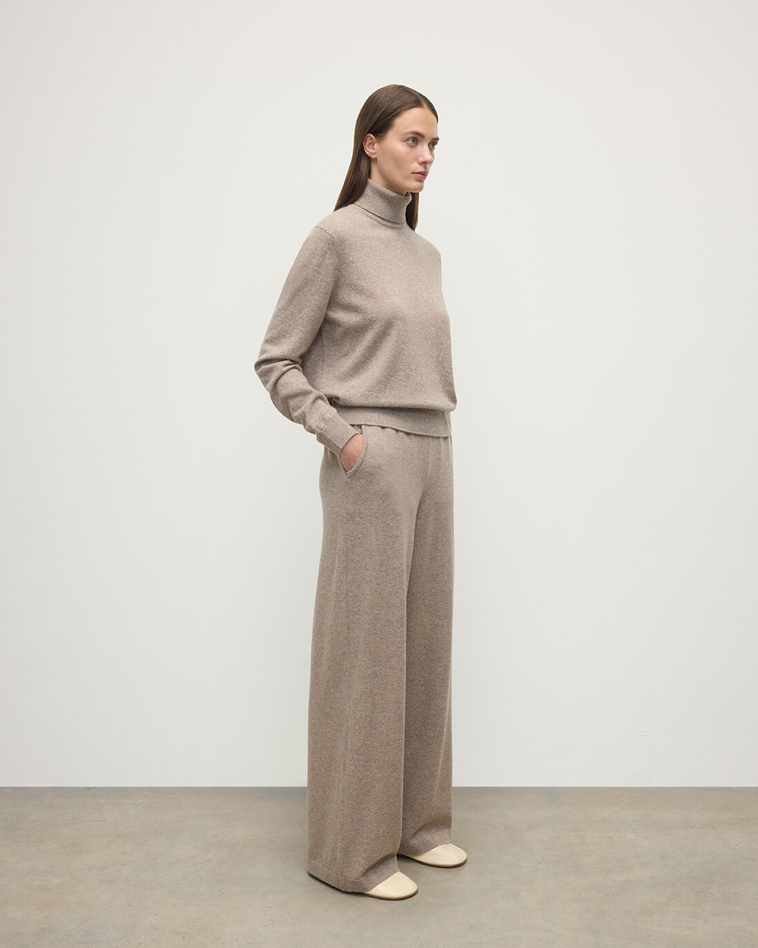 Johnstons of Elgin AW25 Women's Knitwear Ash Wide Leg Cashmere Trousers KBP00926HB4334