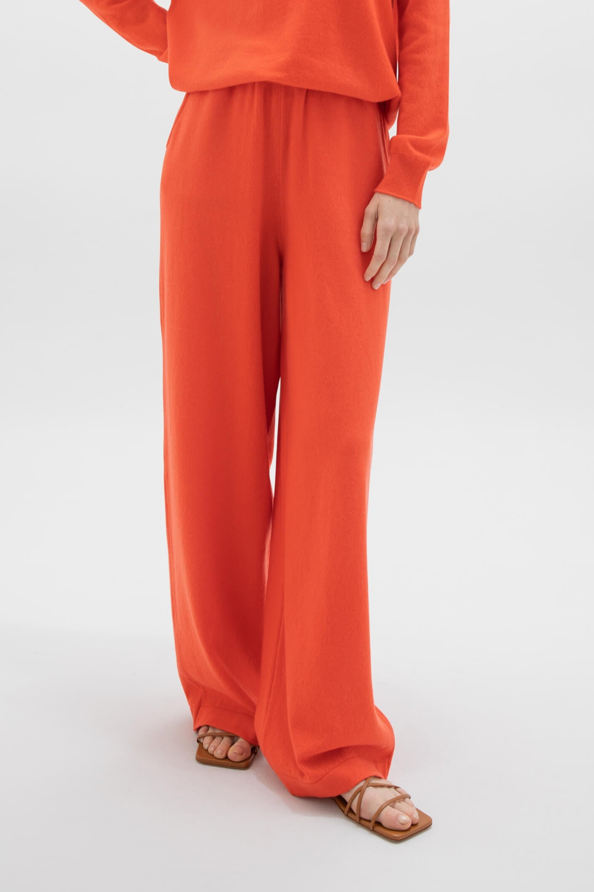 Johnstons of Elgin SS24 Women's Knitwear Coral Wide Leg Cashmere Culottes KBP00926SG4262