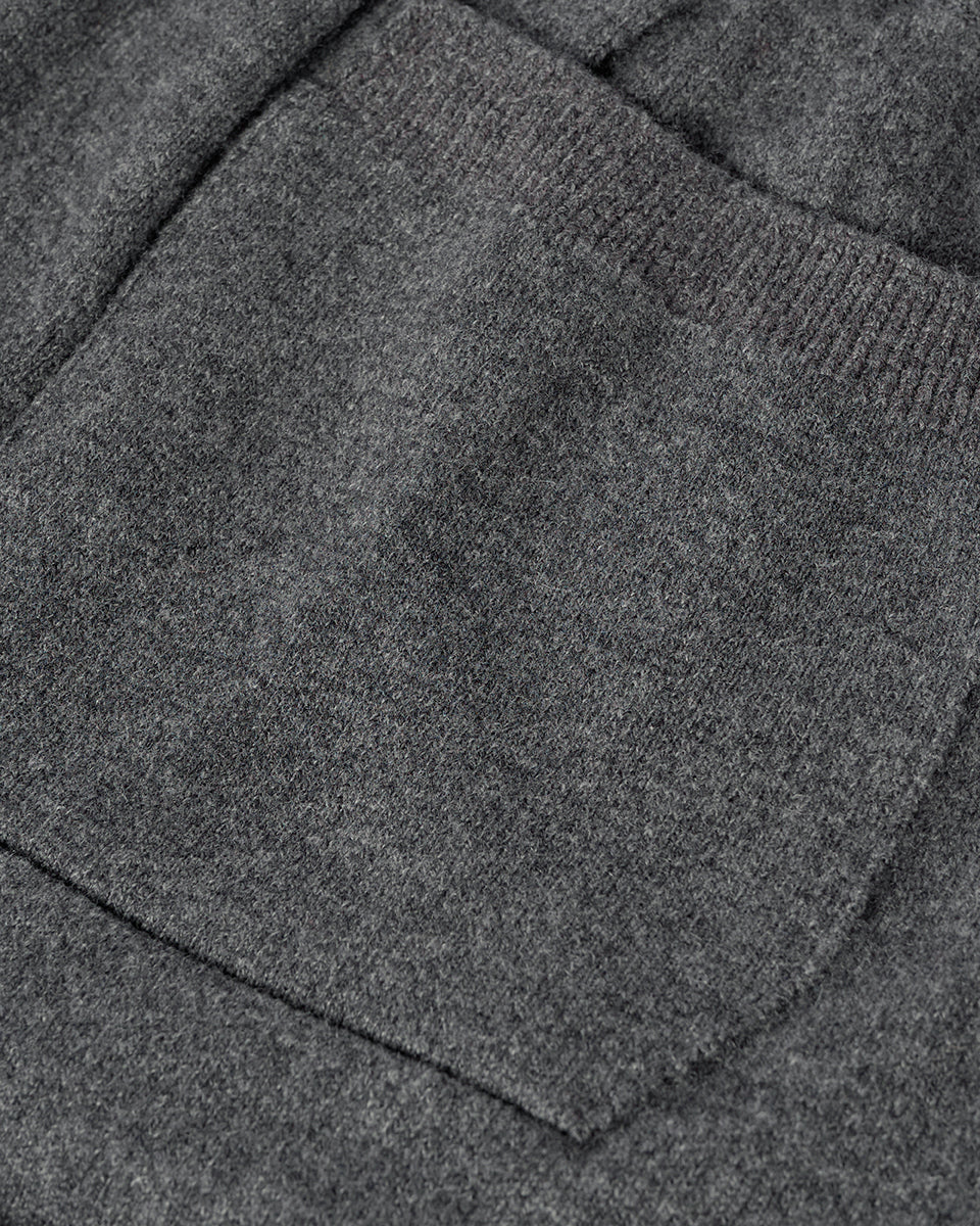 Johnstons of Elgin SS25 Men's Knitwear Mid Grey Tapered Cashmere Joggers with matching cashmere quarter zip neck sweater KBP00948HA0501