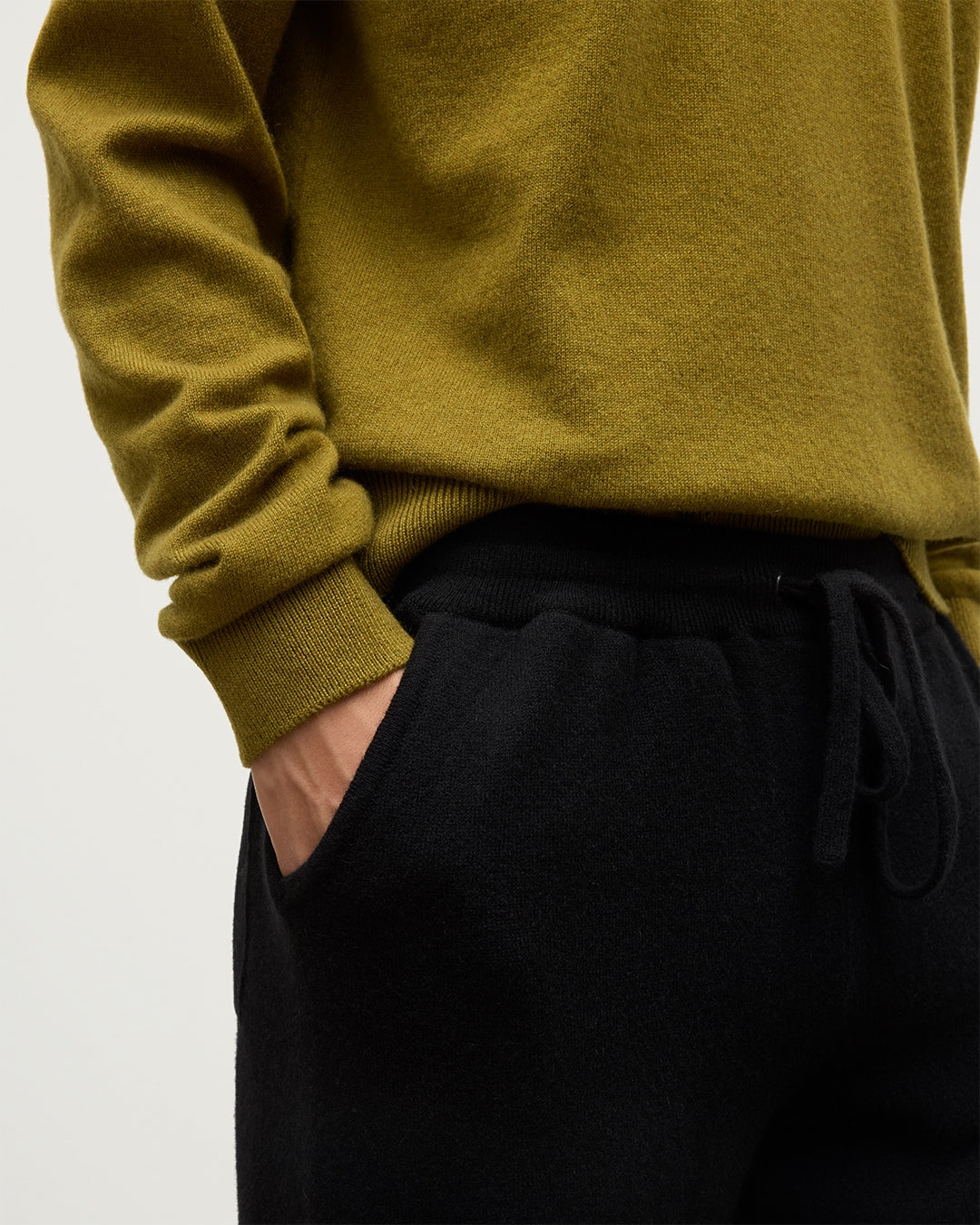 Model wearing Johnstons of Elgin Men's Knitwear Black Kirk Cashmere Joggers KBP00948SA7099