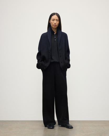 MODEL WEARS JOHNSTONS OF ELGIN WOMENS COLL PANTS BLACK 100% CASHMERE KBP00996SA7210