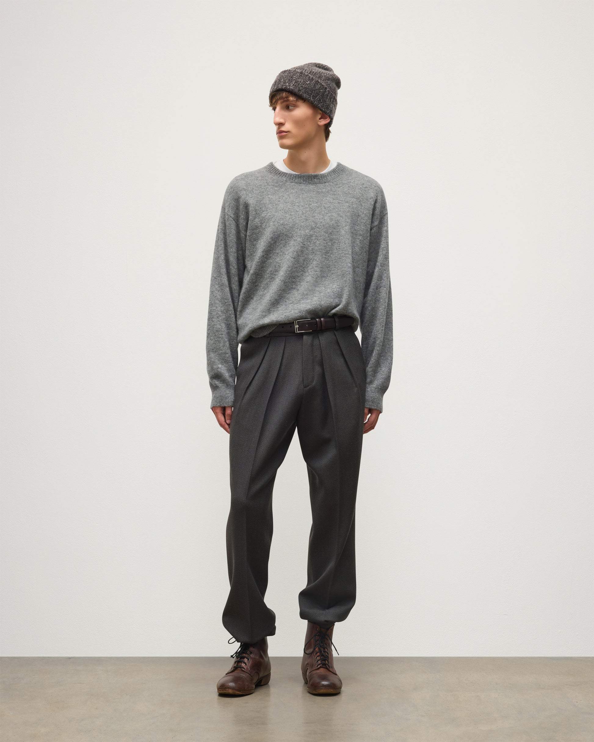 JOHNSTONS OF ELGIN PAXTON CREW SWEATER BRUSHED CASHMERE SILK CREW NECK SWEATER GREY 74% CASHMERE, 26% SILK KBP01082HA0429