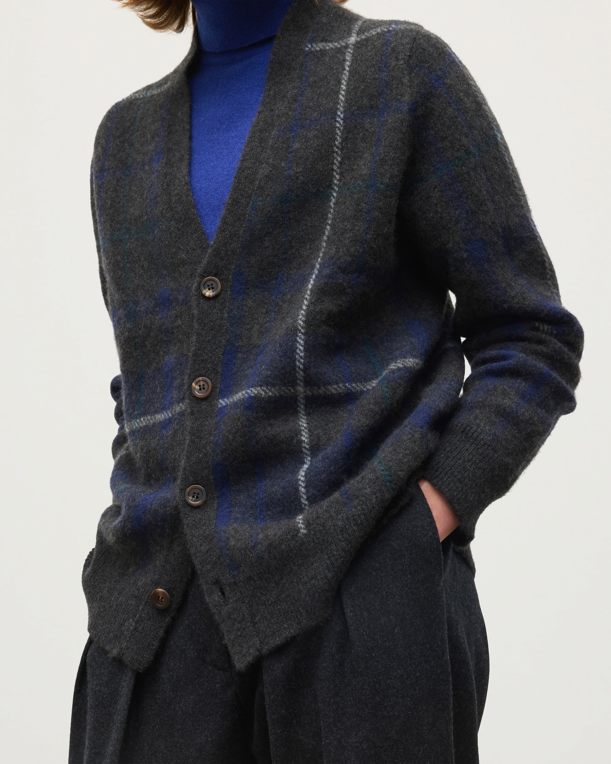 JOHNSTONS OF ELGIN MACK VEE CARDIGAN BRUSHED CASHMERE SILK INTARSIA CHECK VEE NECK CARDIGAN DARK GREY 74% CASHMERE, 26% SILK KBP01099JU1642