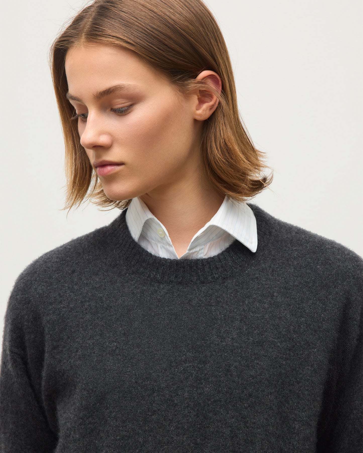 JOHNSTONS OF ELGIN BOYCE CREW SWEATER BRUSHED CASHMERE SILK ROUND NECK SWEATER DARK GREY 74% CASHMERE, 26% SILK KBP01127HA7232