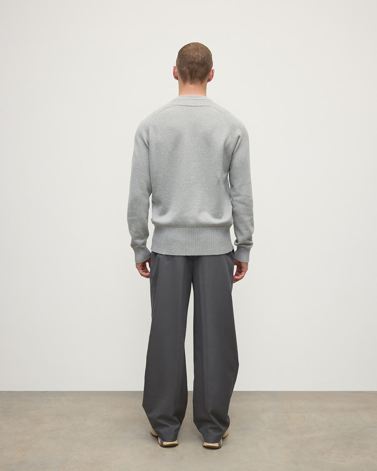 Johnstons of Elgin AW25 Men's Knitwear Light Grey Superfine Merino Relaxed Grey Jumper KDA00770HA4232