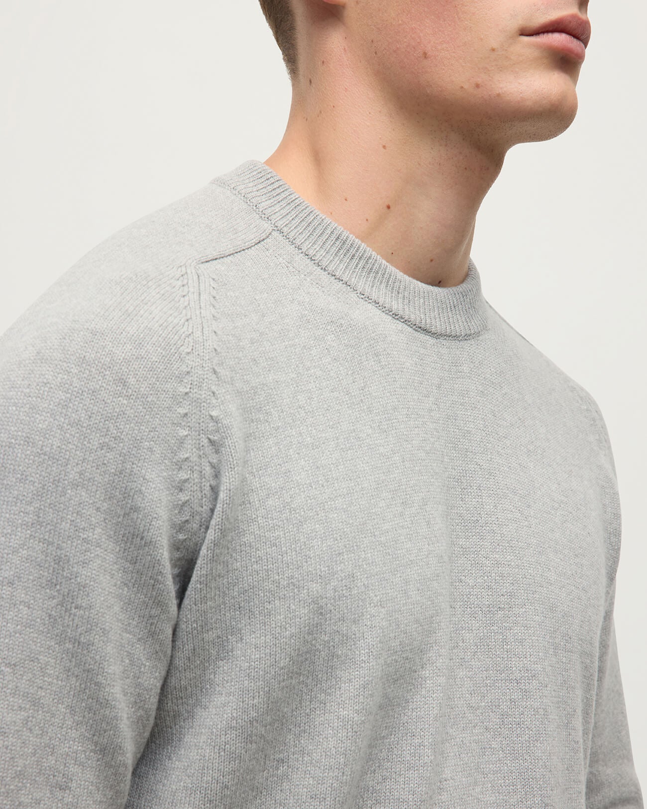 Johnstons of Elgin AW25 Men's Knitwear Light Grey Superfine Merino Relaxed Grey Jumper KDA00770HA4232