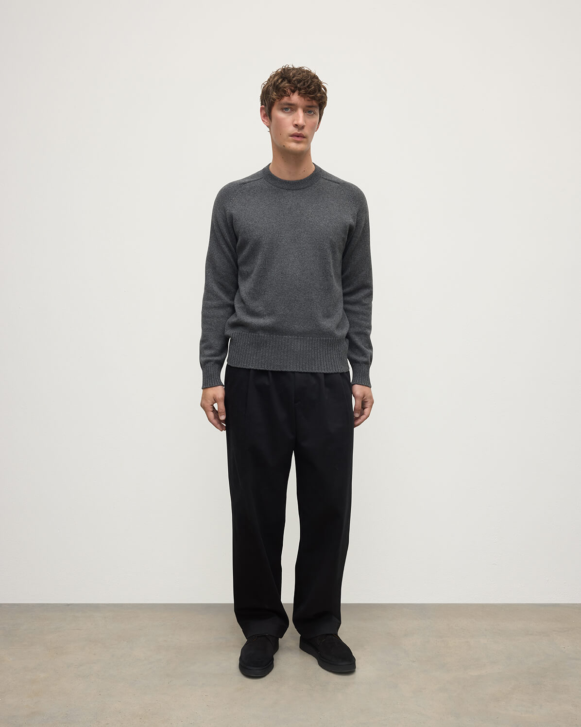 Johnstons of Elgin AW25 Men's Knitwear Charcoal Superfine Merino Relaxed Grey Jumper KDA00770HA7204