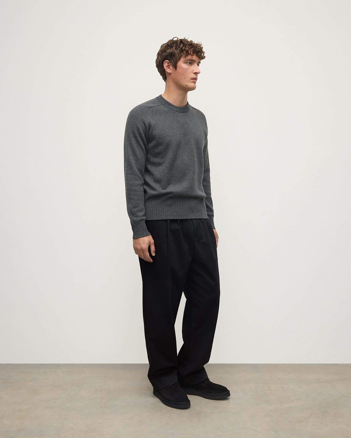 Johnstons of Elgin AW25 Men's Knitwear Charcoal Superfine Merino Relaxed Grey Jumper KDA00770HA7204