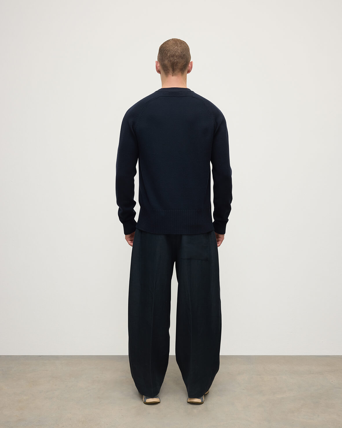 Dark Navy Men's Superfine Wool Relaxed Crew Jumper | Merino