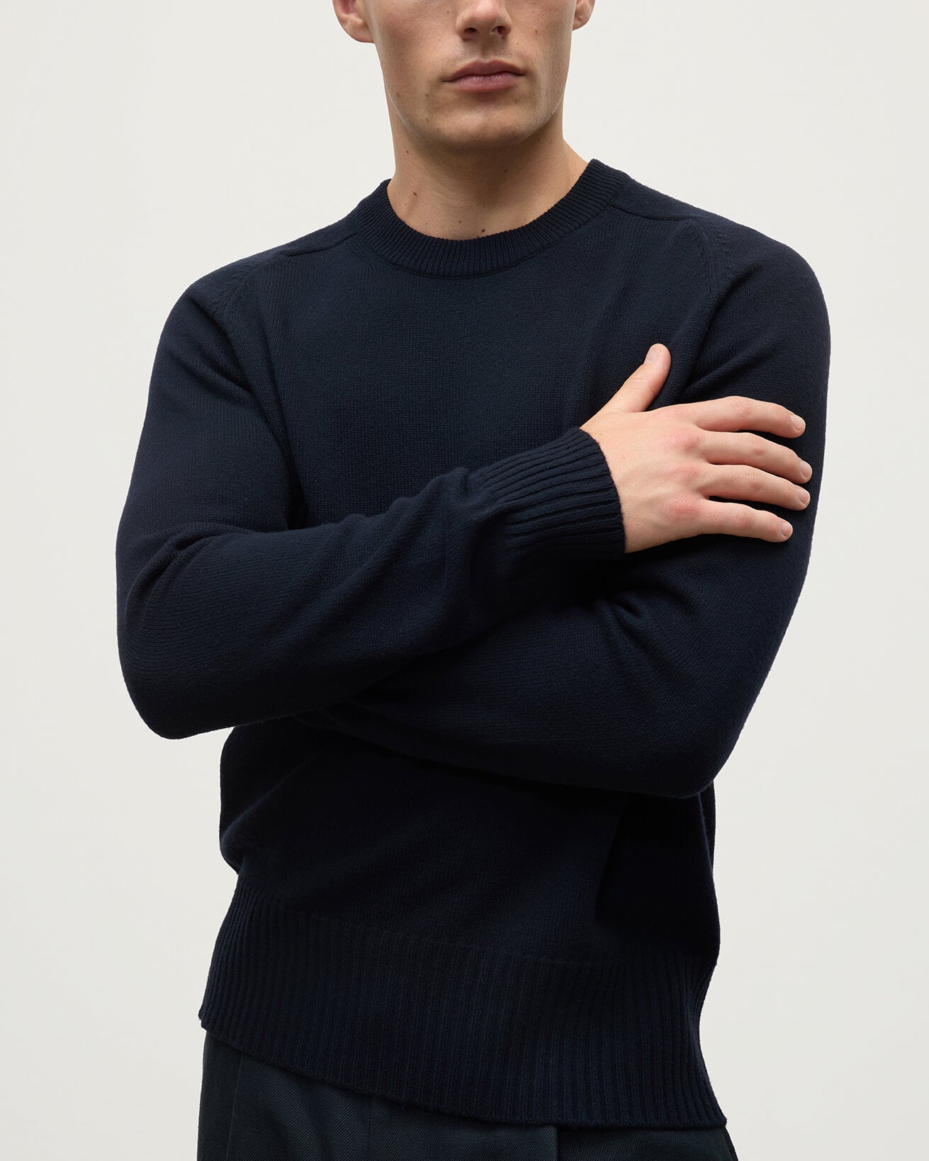 Dark Navy Men's Superfine Wool Relaxed Crew Jumper | Merino