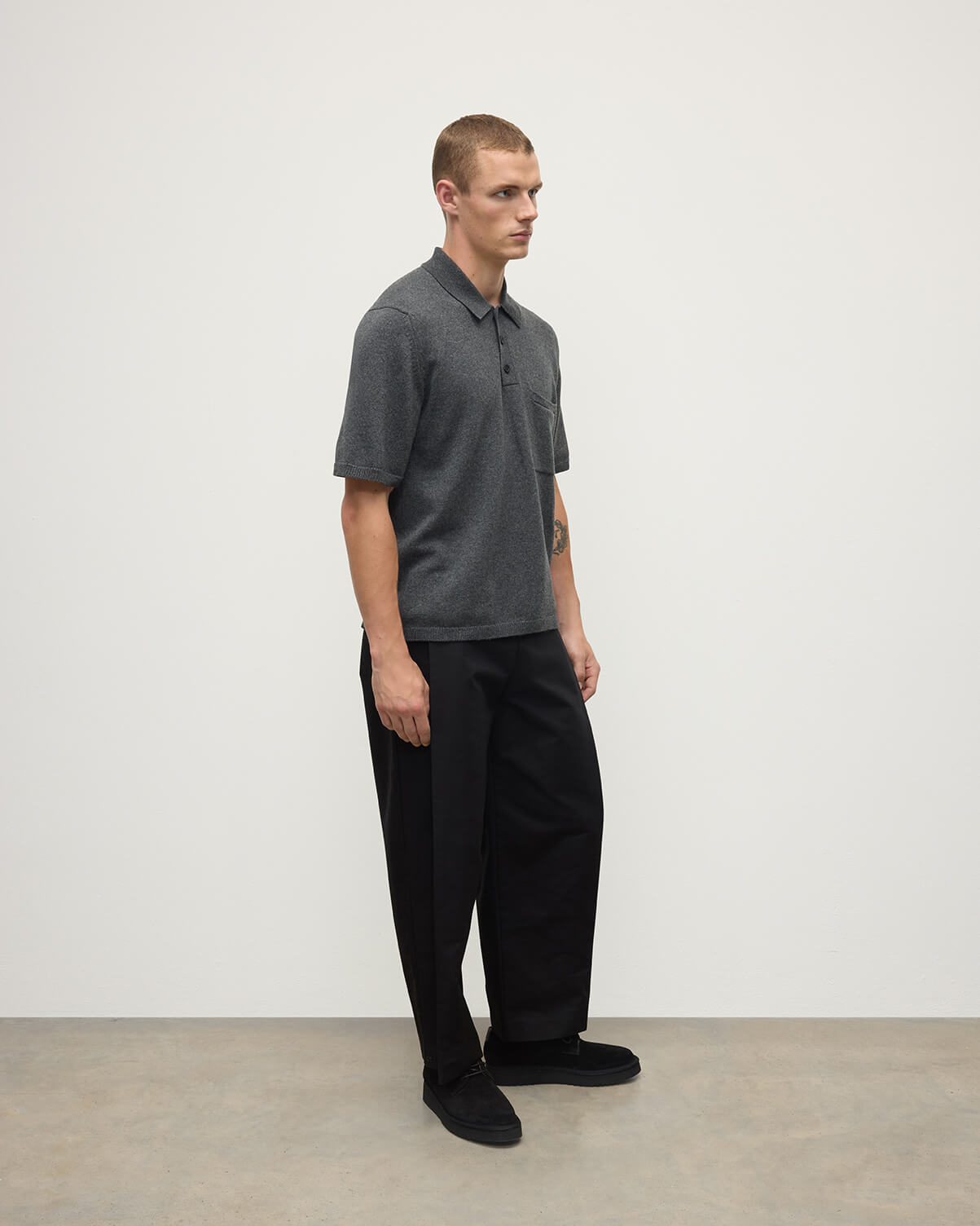 Johnstons of Elgin AW25 Men's Knitwear Charcoal Superfine Merino Relaxed Grey Polo Shirt KDA00771HA7204