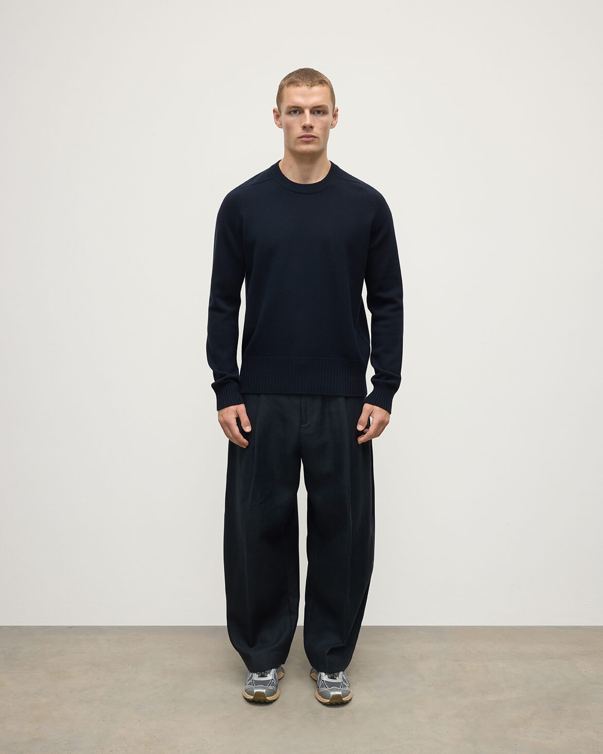 Johnstons of Elgin AW25 Men's Knitwear Dark Navy Superfine Merino Relaxed Navy Jumper KDA00770SD7674