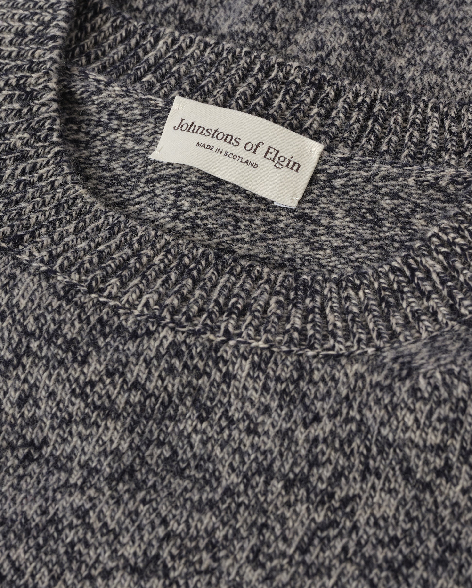 JOHNSTONS OF ELGIN CRAIGIE CREW SWEATER LAMBSWOOL CREW NECK SWEATER BLUE 100% LAMBSWOOL KDA00815HD7365
