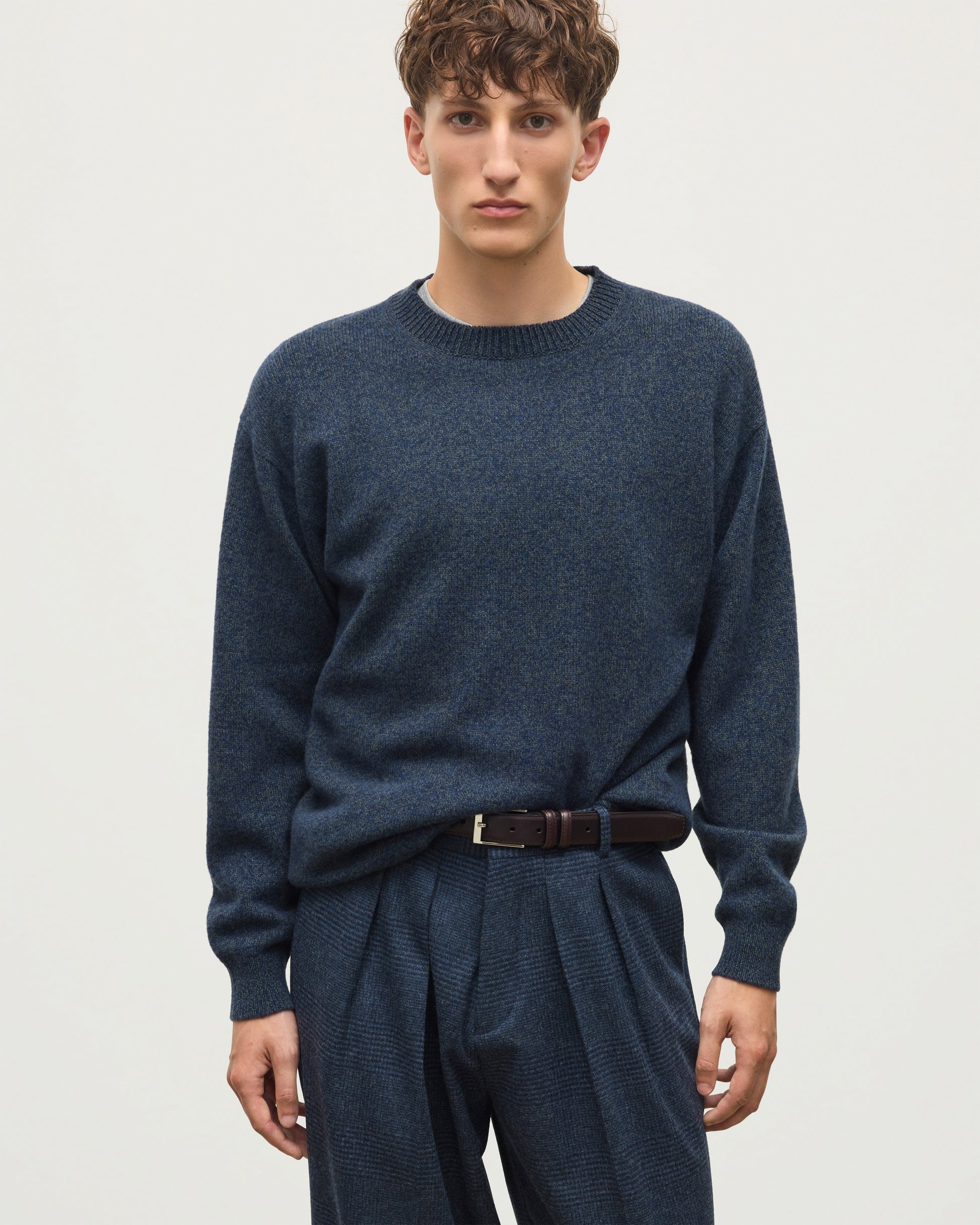JOHNSTONS OF ELGIN CRAIGIE CREW SWEATER LAMBSWOOL CREW NECK SWEATER DARK BLUE 100% LAMBSWOOL KDA00815HA7243