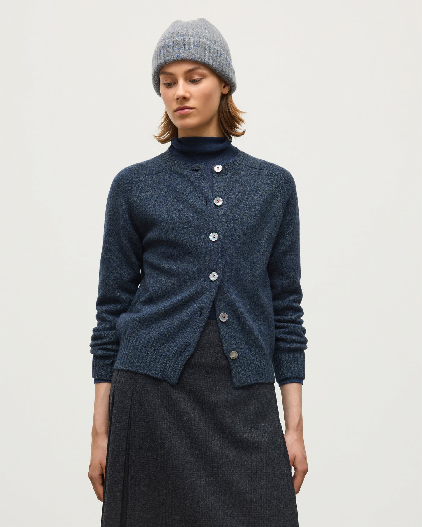 JOHNSTONS OF ELGIN BLYTH CREW CARDIGAN LAMBSWOOL ROUND NECK SADDLE SHOULDER CARDIGAN DARK GREY 100% LAMBSWOOL KDA00820HA7243