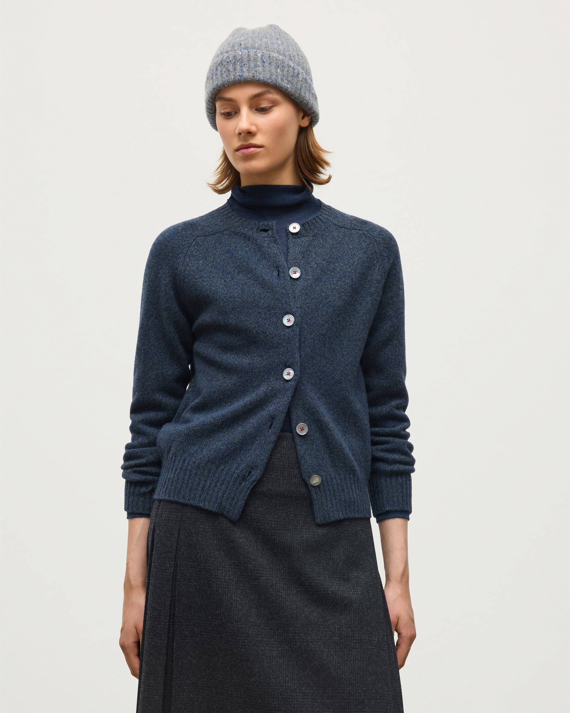 JOHNSTONS OF ELGIN BLYTH CREW CARDIGAN LAMBSWOOL ROUND NECK SADDLE SHOULDER CARDIGAN DARK GREY 100% LAMBSWOOL KDA00820HA7243