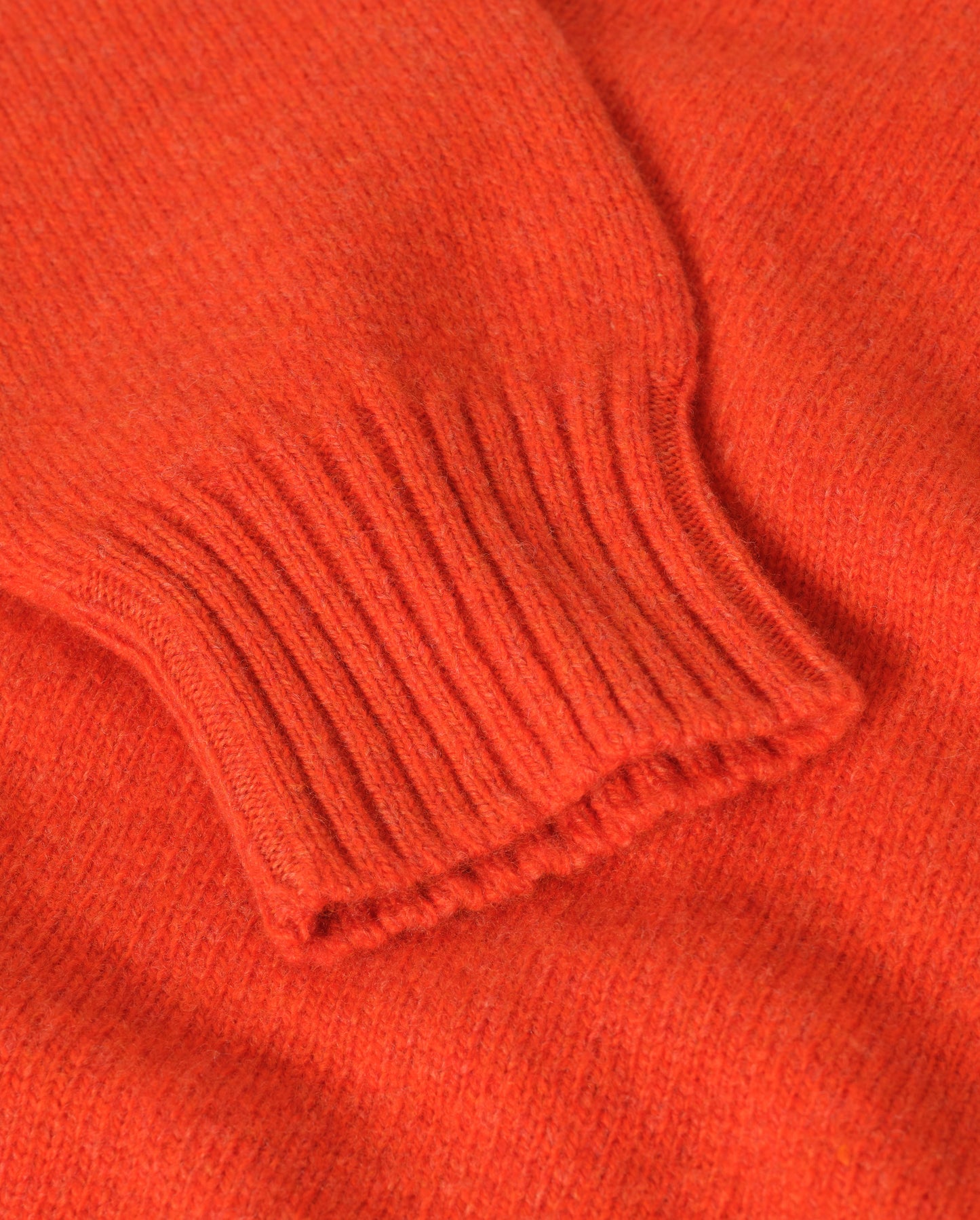 JOHNSTONS OF ELGIN BLYTH CREW SWEATER LAMBSWOOL ROUND NECK SADDLE SHOULDER SWEATER RED 100% LAMBSWOOL KDA00821HE4391