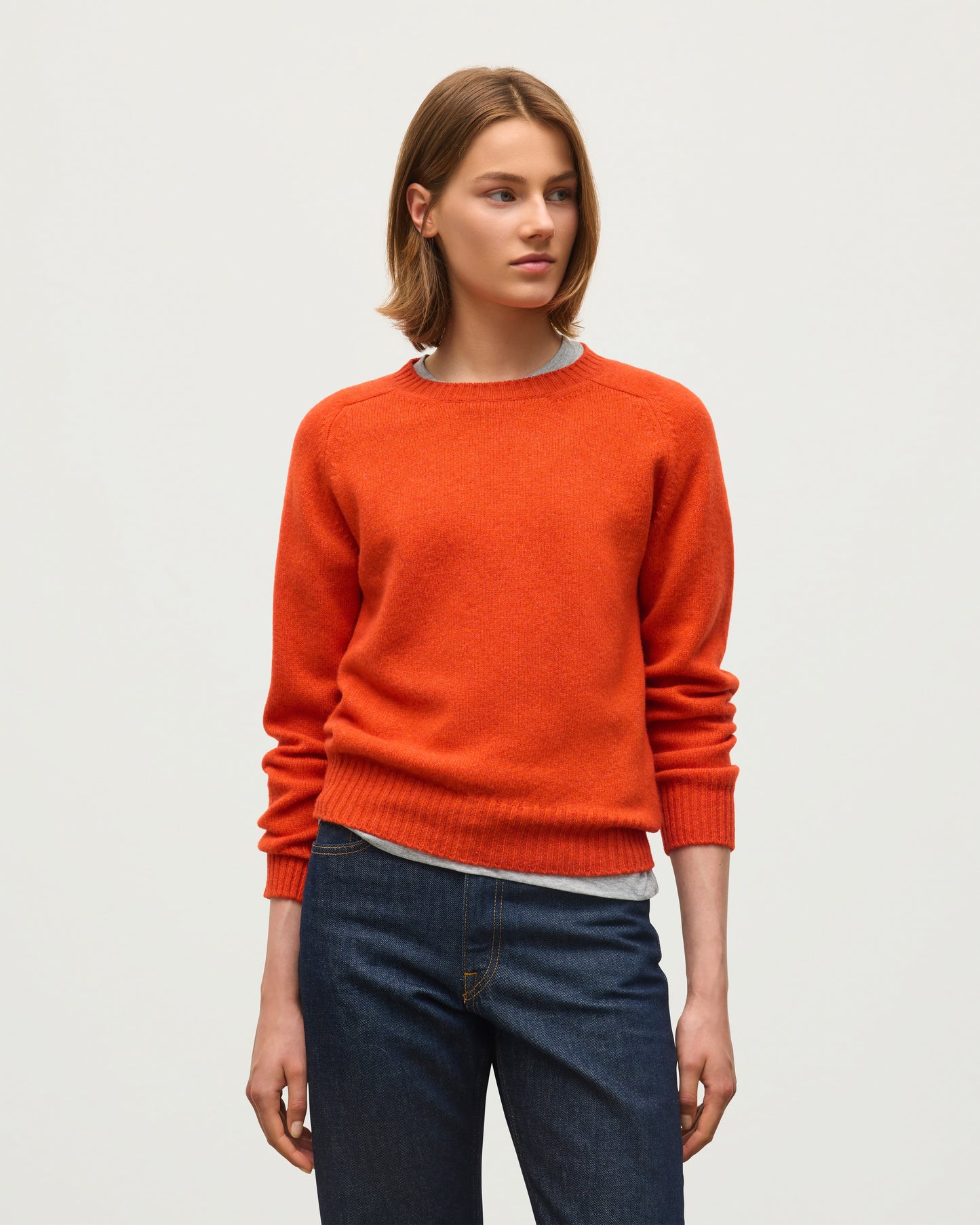 JOHNSTONS OF ELGIN BLYTH CREW SWEATER LAMBSWOOL ROUND NECK SADDLE SHOULDER SWEATER RED 100% LAMBSWOOL KDA00821HE4391
