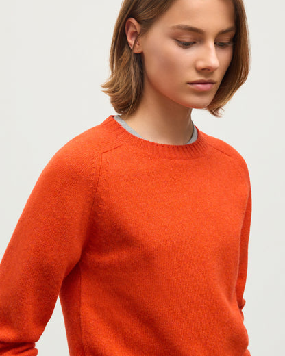 JOHNSTONS OF ELGIN BLYTH CREW SWEATER LAMBSWOOL ROUND NECK SADDLE SHOULDER SWEATER RED 100% LAMBSWOOL KDA00821HE4391
