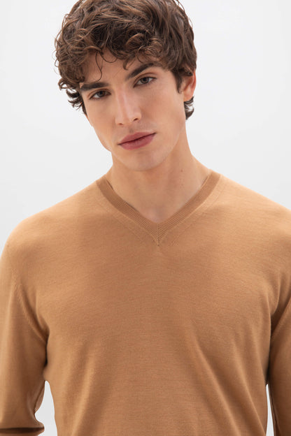 Johnstons of Elgin SS24 Men's Knitwear Camel Superfine Merino V Neck Jumper KDI00704SB4517