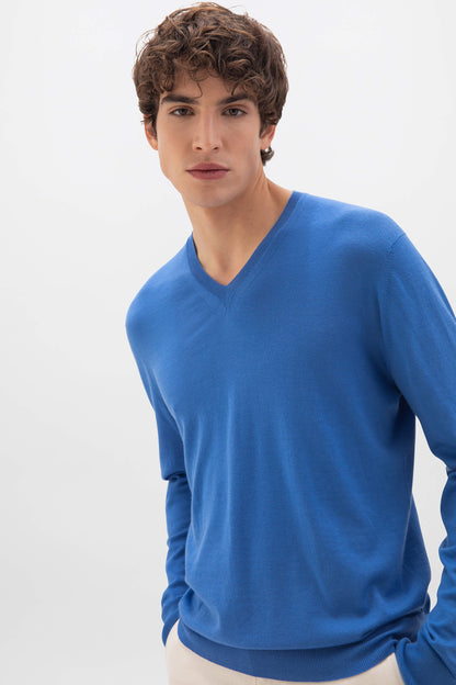 Johnstons of Elgin SS24 Men's Knitwear Orkney Blue Superfine Merino V Neck Jumper KDI00704SD4993