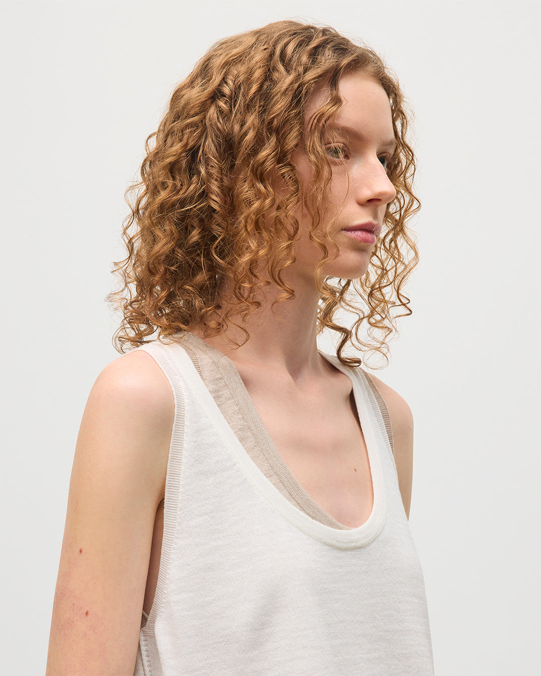 JOHNSTON OF ELGIN WOMENS GREER VEST WHITE 100% MERINO WOOL KDI00785SA0396